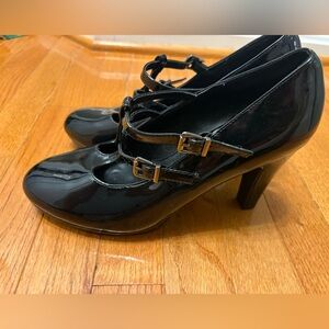 Chic Mackin Girl Black Patent Leather Heels with Buckle Straps